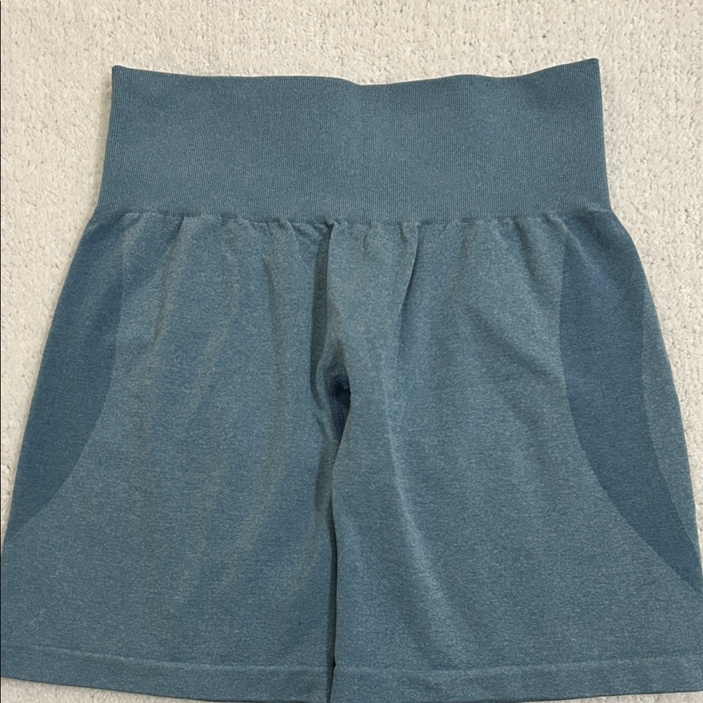 NVGTN Booty contour seamless workout biker shorts.